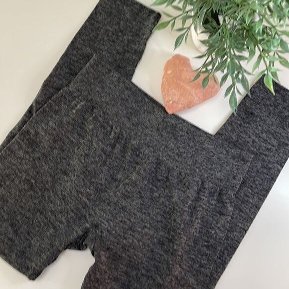 Lerramar leggings.  Size Medium. - Picture 2 of 4